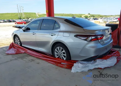 2024 Toyota Camry Le z USA, uszkodzony, nr VIN 4T1R11AK3RU912519